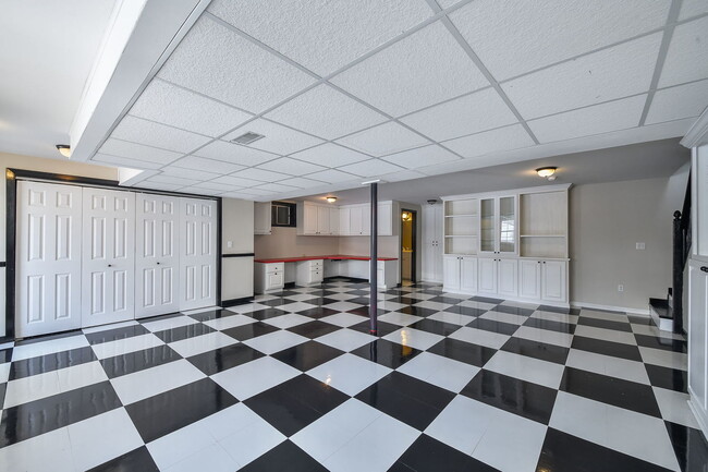 Building Photo - 389 Colonial Cir