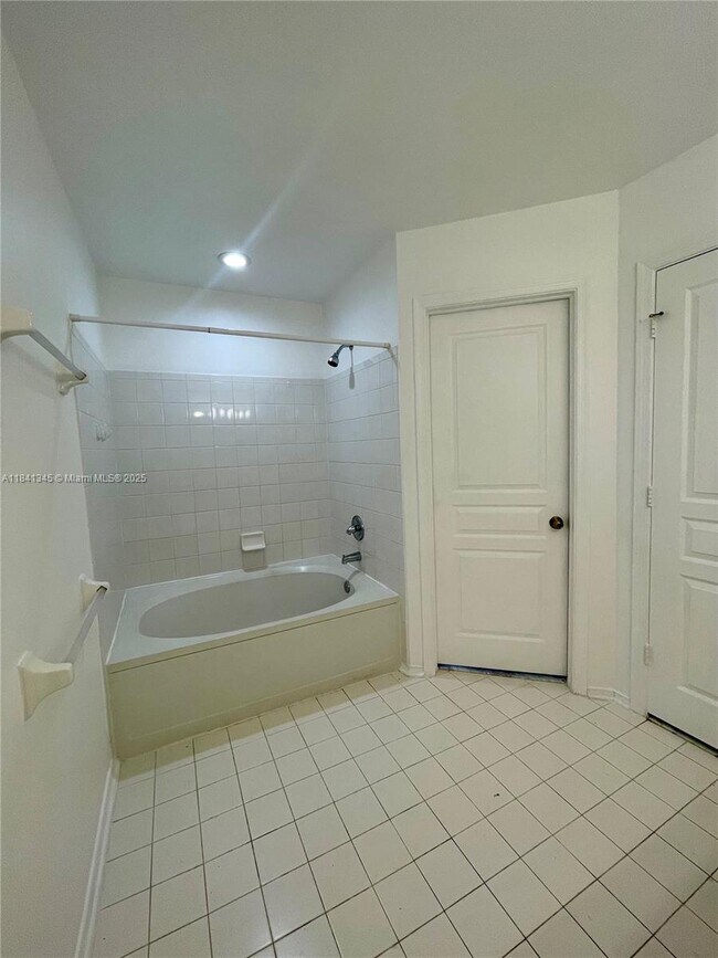 Building Photo - 207 Mallory Ct