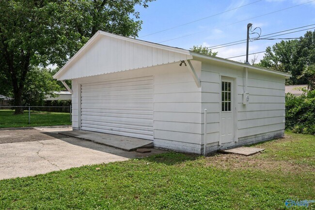 Building Photo - 117 Bates St