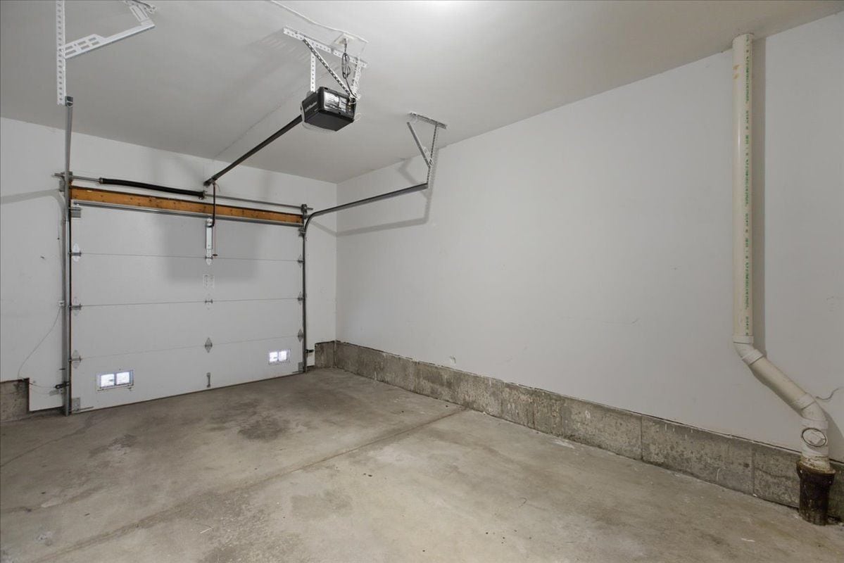 Building Photo - 4530 S Woodlawn Ave