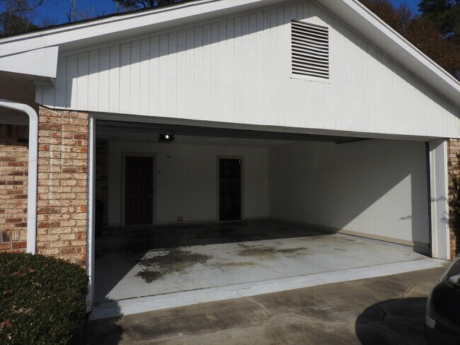 Building Photo - 2014 Beechwood Blvd