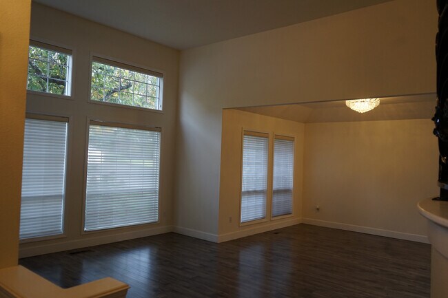 Building Photo - 13617 SE 36th St