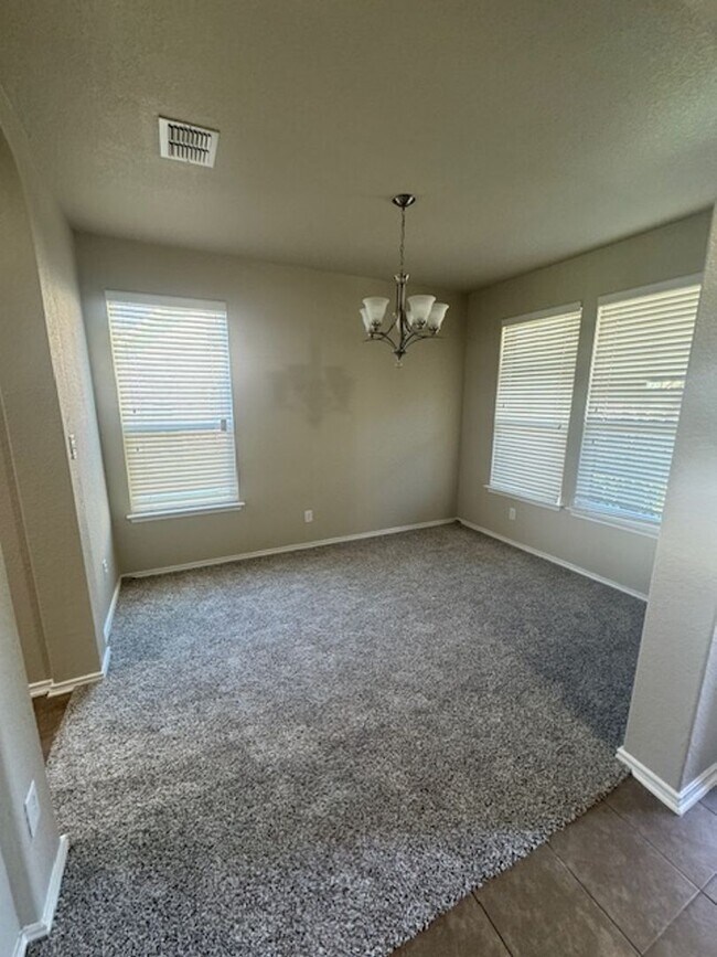 Building Photo - Must See Newly Updated 5/3.5 Home in Alamo...