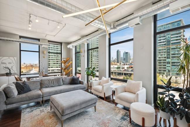 Building Photo - 740 W Fulton St