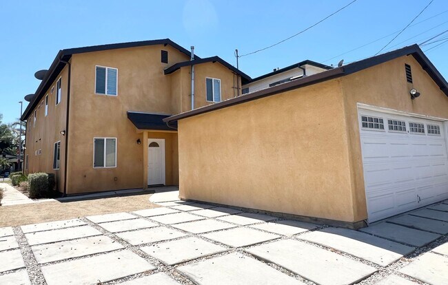 Building Photo - 621-623 W Imperial Hwy
