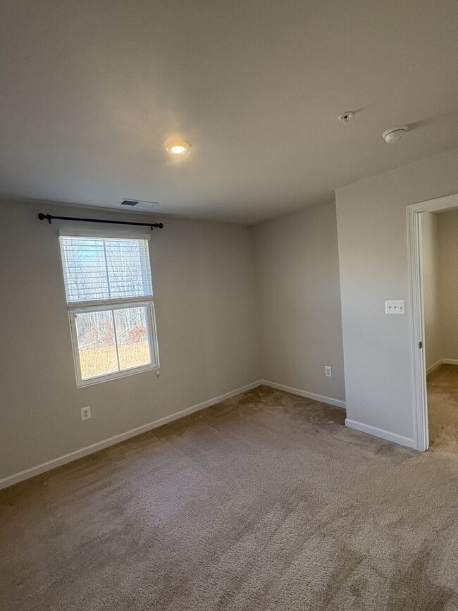 Building Photo - Stunning & Spacious Middle River 4bd/2.5ba Home with W/D, AC, Garage and more! Available now