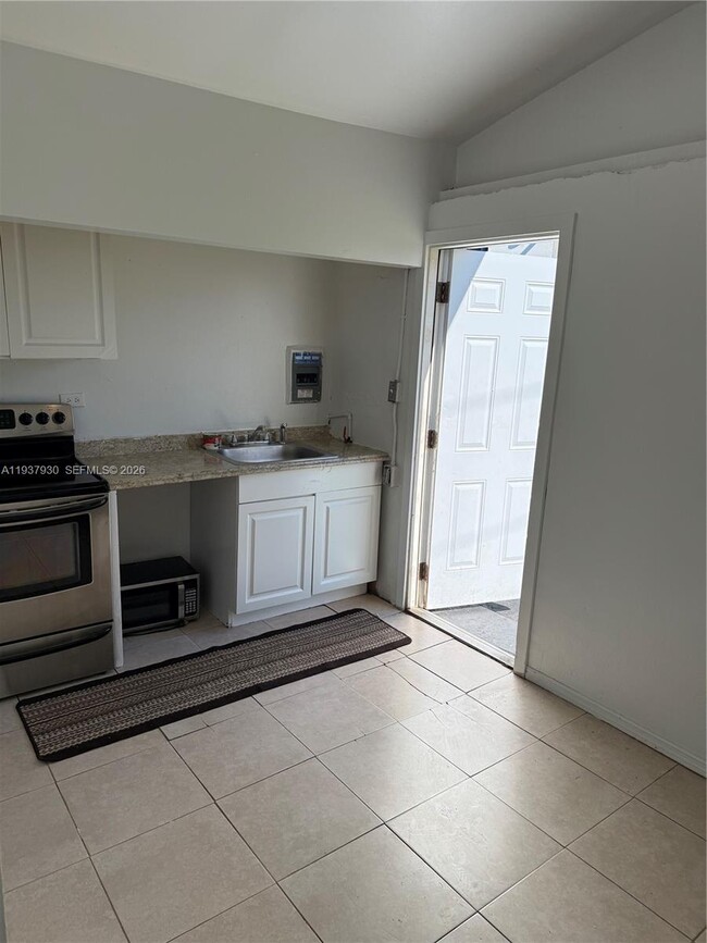 Building Photo - 6390 Rodman St