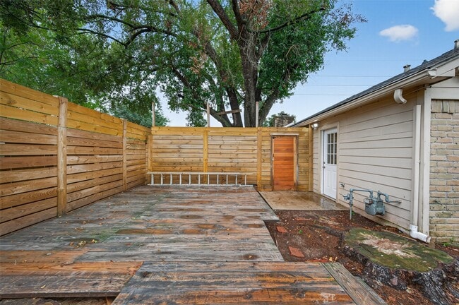 Building Photo - 6102 Crakston St