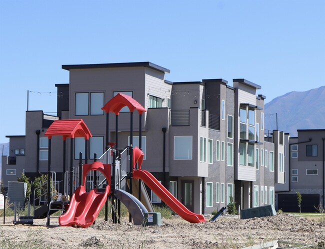 Building Photo - 539 W 1810 N