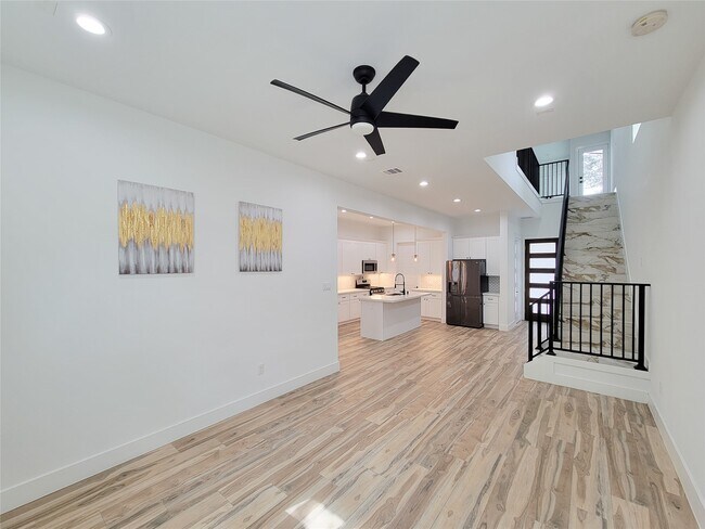 Building Photo - 5019 Creekmont Dr