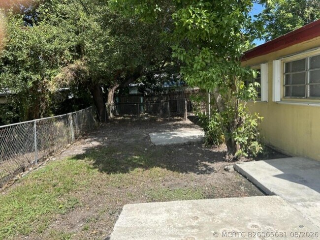 Building Photo - 1337 NW 112th Terrace