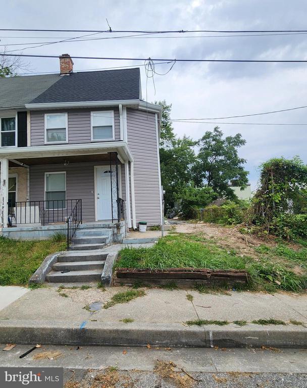 Building Photo - 523 Wellesley St