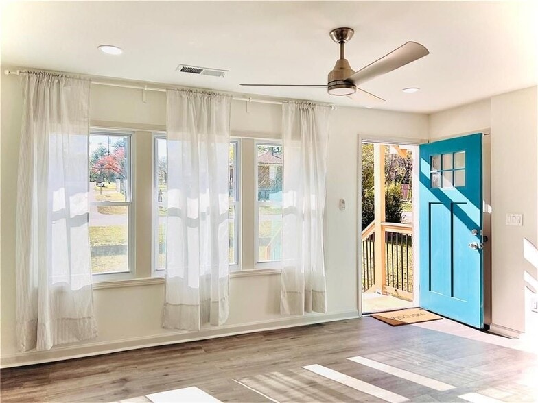 Building Photo - 1122 Elaine Dr