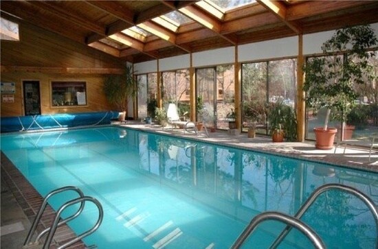 Building Photo - Large Updated One Bedroom Gold Run Condo!  Perfect Location!