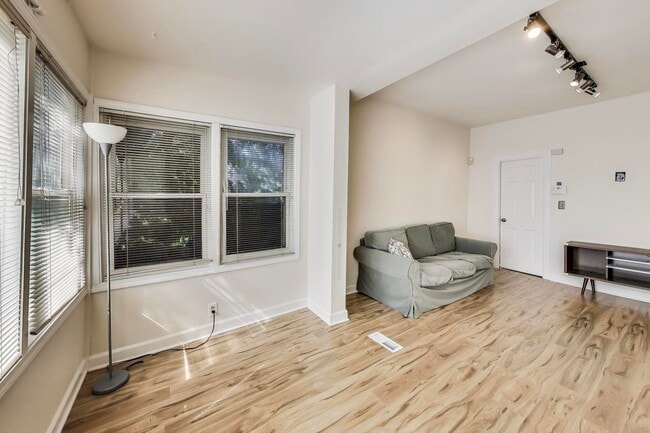 Building Photo - 2643 N Mildred Ave