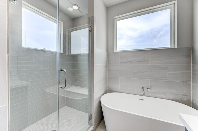 Building Photo - 2510 Tuam St
