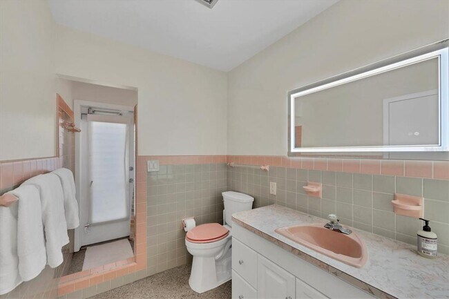 Building Photo - 550 Gaspar Dr