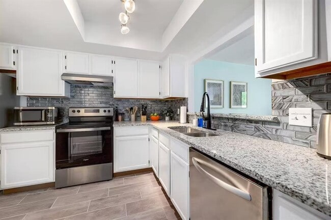 Building Photo - 13305 Saddlebrook Trail