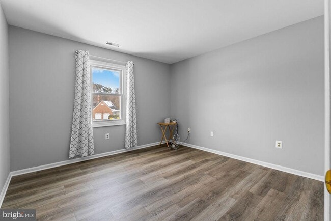 Building Photo - 8009 Frontier Dr