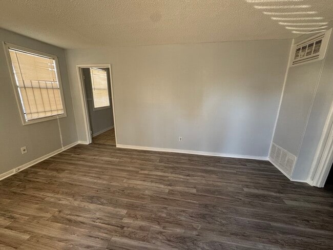 Building Photo - 1814 State St