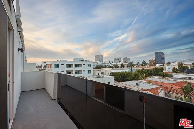 Building Photo - 951 Ogden Dr