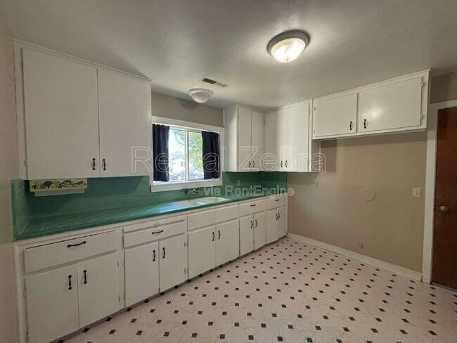 Building Photo - 1531 Marguerite St