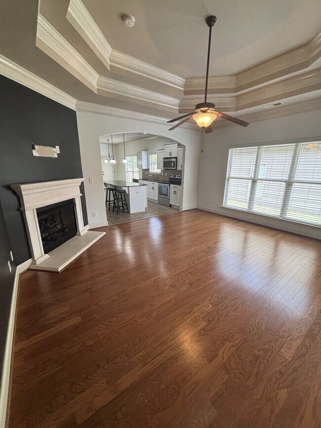 Building Photo - 3 Bed 2 Bath Home In Westover With A 2 Car Garage