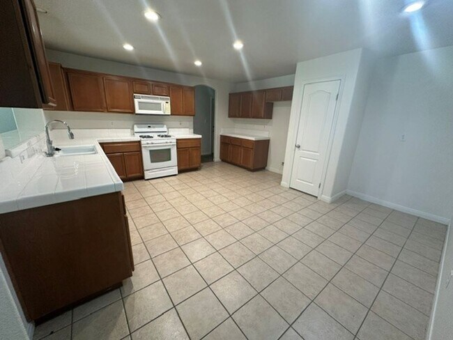 Building Photo - 5413 Coastal Wind St