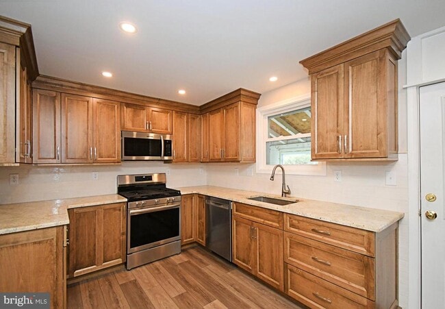 Building Photo - 232 Morgan St