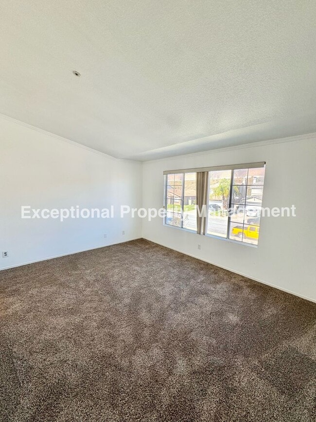 Building Photo - Ready to move in 3 bed 3 bath home