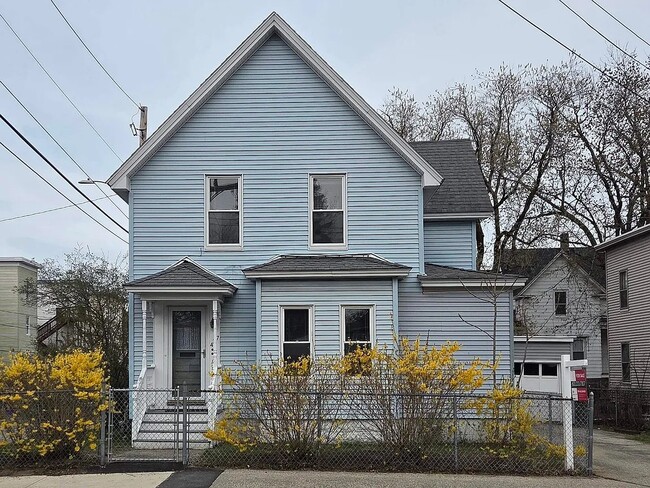 Building Photo - 427 Wilson St