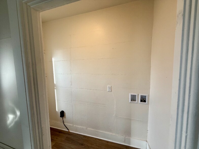 Building Photo - 1614 N 12th St