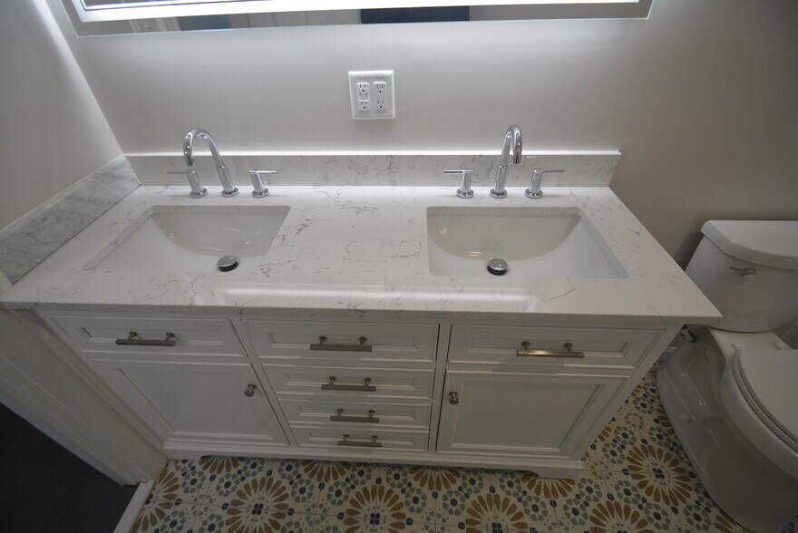 Building Photo - 31 Claybourne St