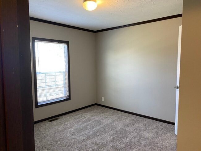 Building Photo - 10694 State Rte 762