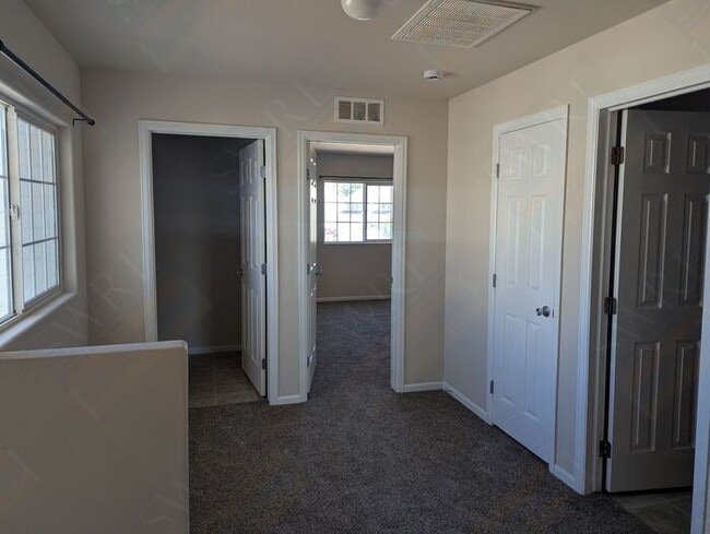 Building Photo - 4 Bedroom 2.5 Bath Townhome, Coming Soon!
