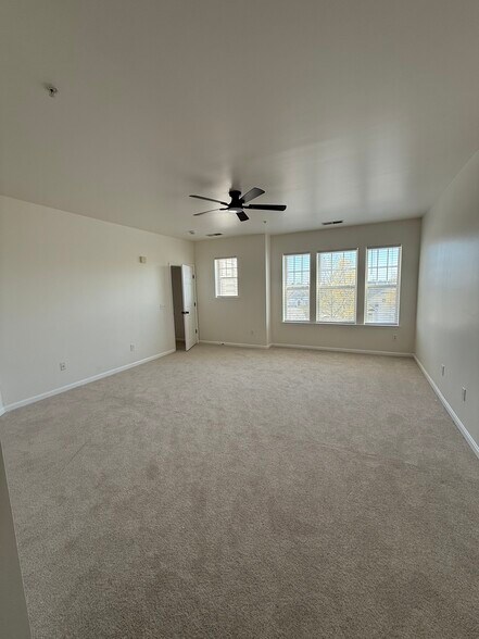 Building Photo - 13851 Belle Chasse Blvd