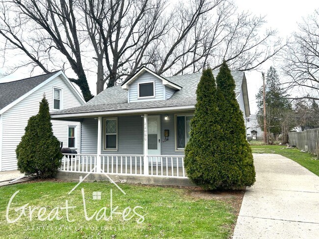 Primary Photo - Homey 2 bedroom / 1 bathroom house now ava...