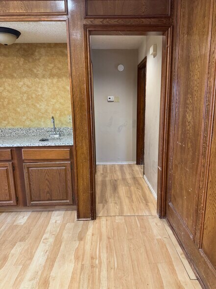 Wetbar - 7110 Ridgeview Dr