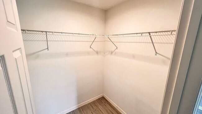 Building Photo - BEAUTIFUL 3/2 w/ office HOME in Deltona!