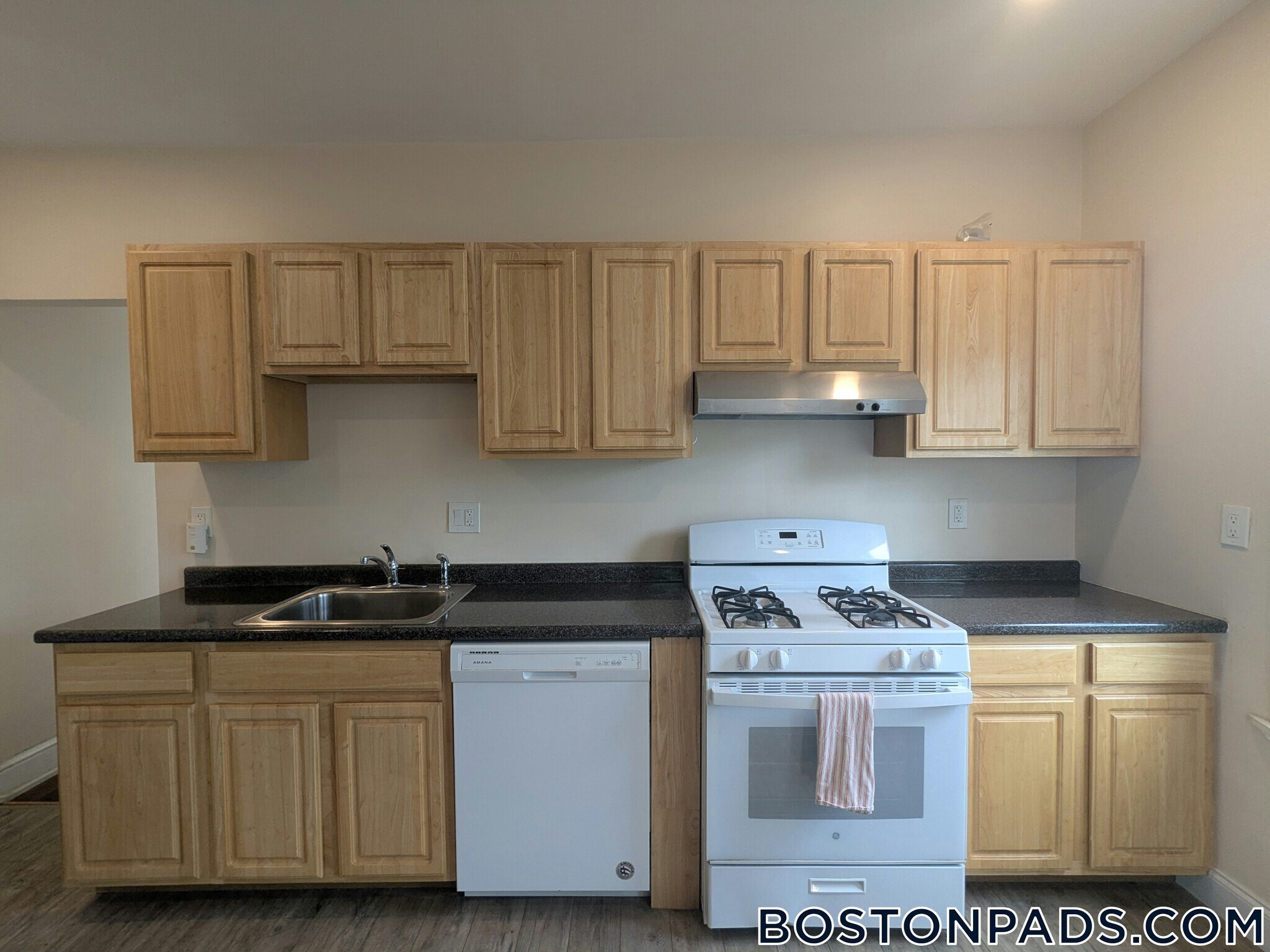 Building Photo - 175 River St