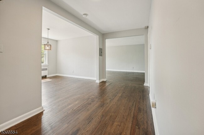 Building Photo - 24 Hutton Ave