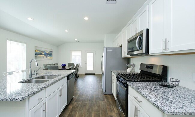 Building Photo - 9905 Gln Brk Ln