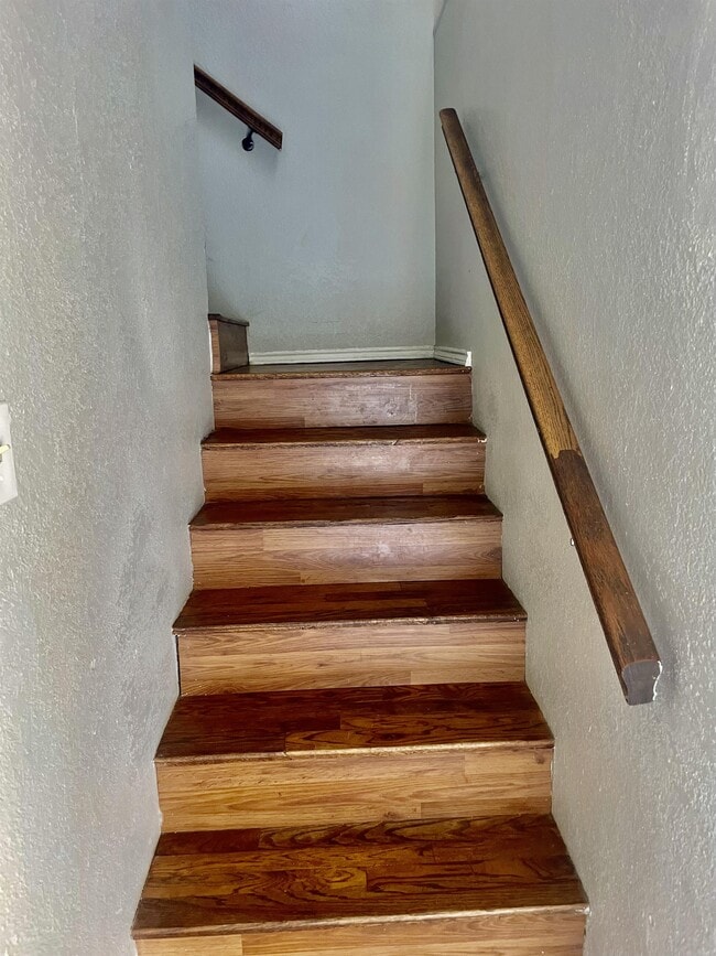 Building Photo - 909 NW Summercrest Blvd