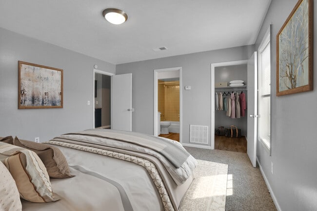 Spacious bedroom - Fountain City Apartments