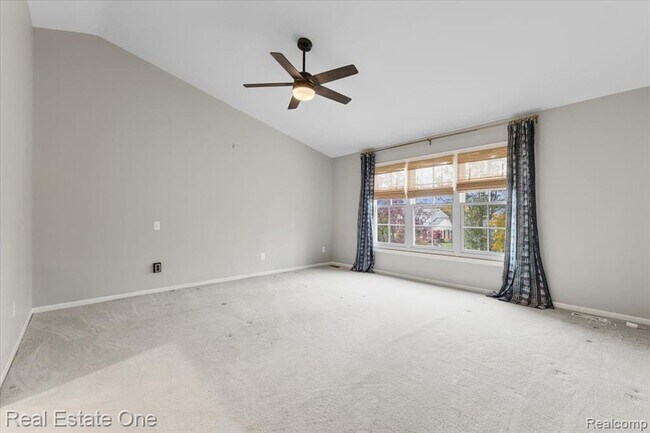 Building Photo - 1568 Grandview Dr