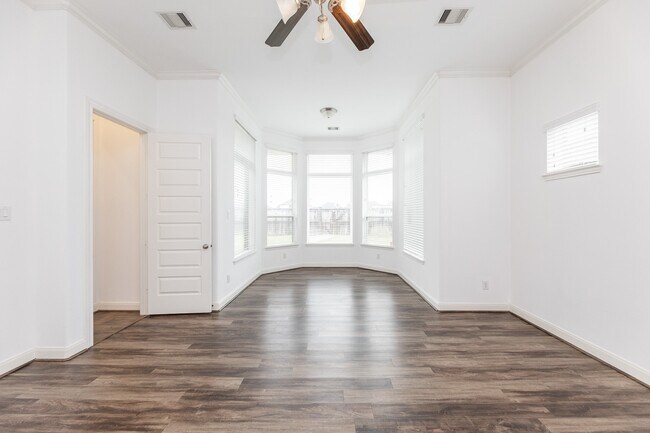 Building Photo - 25514 Kearsley Dr