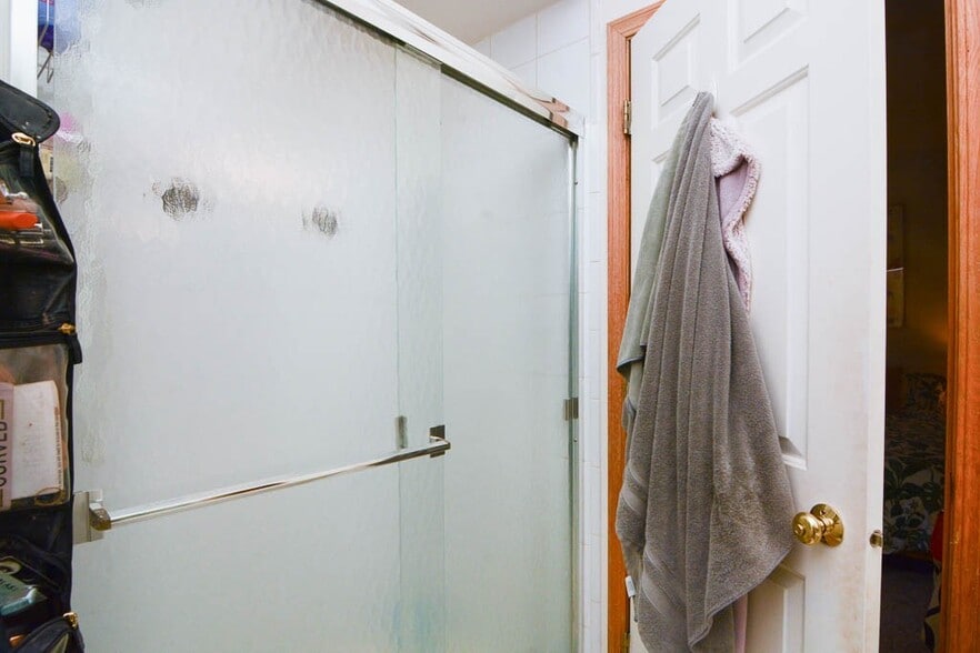 Building Photo - 1351 N Wolcott Ave