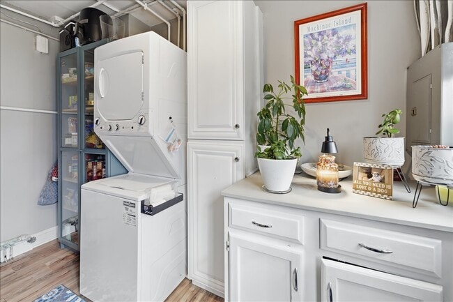 Building Photo - 321 Grant Ave