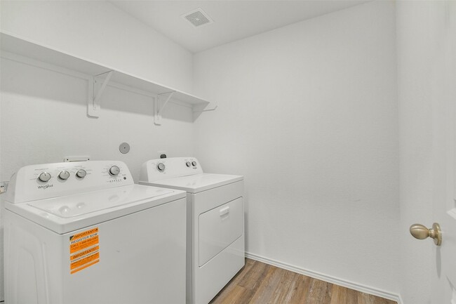 Building Photo - 14980 Timber Pnes Dr