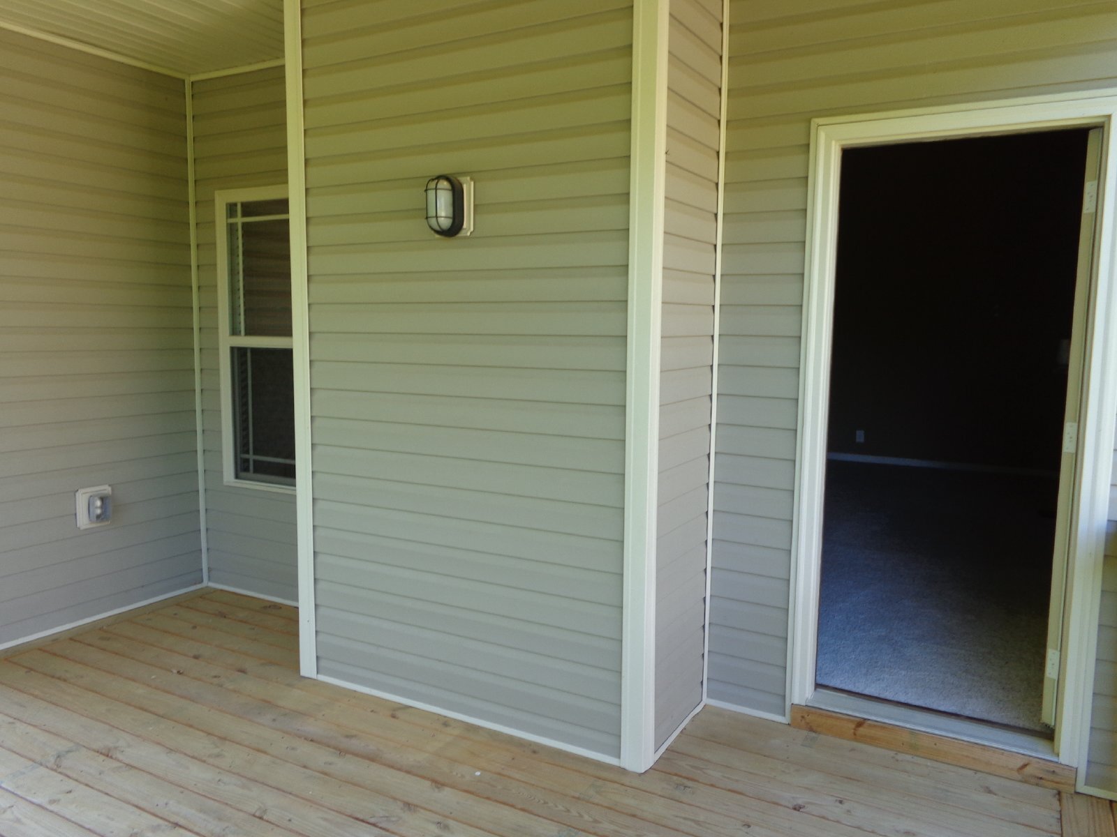 Building Photo - 634 Hidden Valley Dr